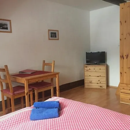 U Vodopadu 3* Карлова-Студанка